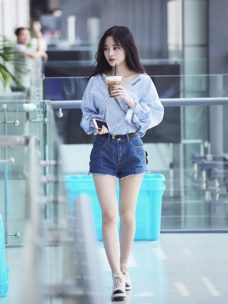 鞠婧祎身高只有159cm却也能穿出大长腿原来是热裤搭的好
