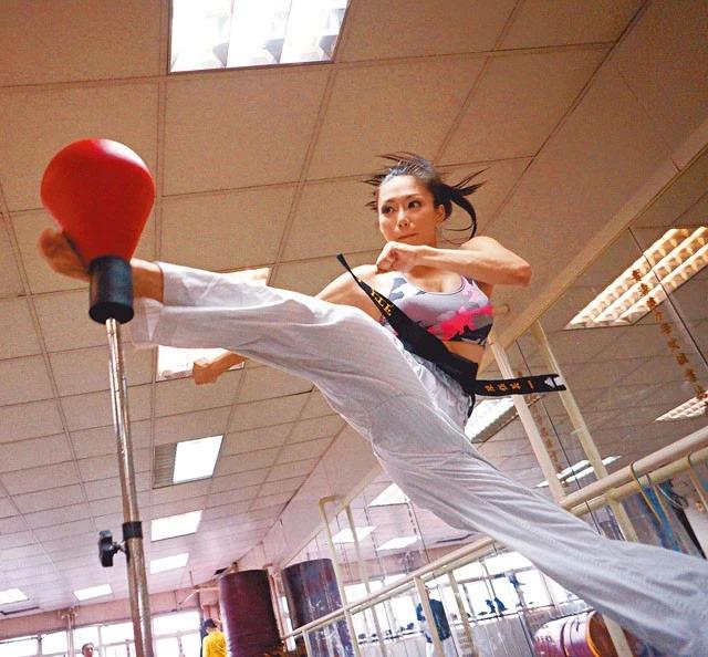 画功了得曾被传媒称为女版李小龙打女形象深入民心