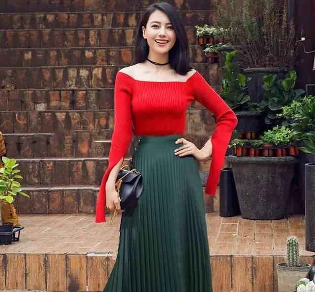 学明星穿修身显气质的百褶裙, 瞬间充满女神范