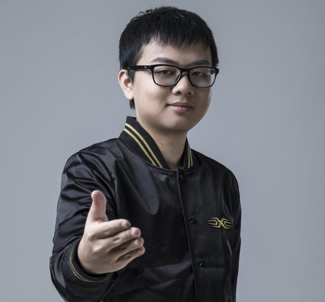 小花生退游,余小c:锅老师,送人头了!