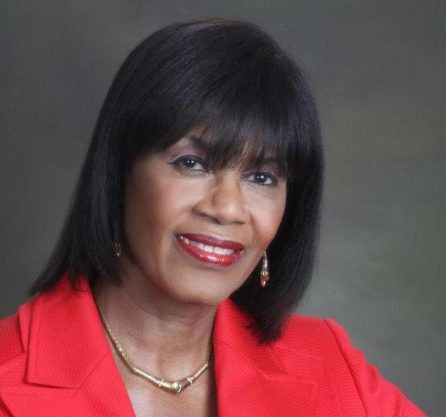 两度担任小国的女元首,坚持对中国友好,声称:我有中国人血统!