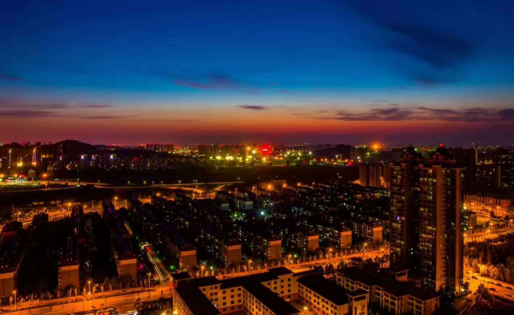 夜色新东城 感受晚上济南东城绚丽的城市夜景