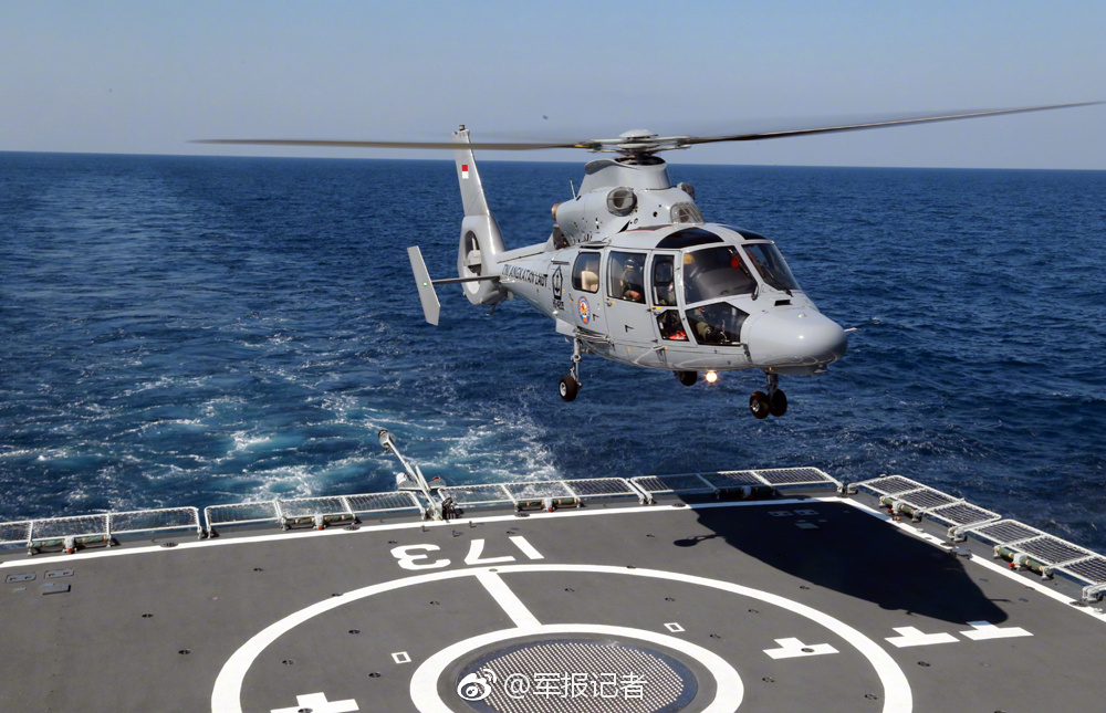 的中国海军导弹驱逐舰长沙舰,导弹护卫舰柳州舰与多国海军共34艘舰艇