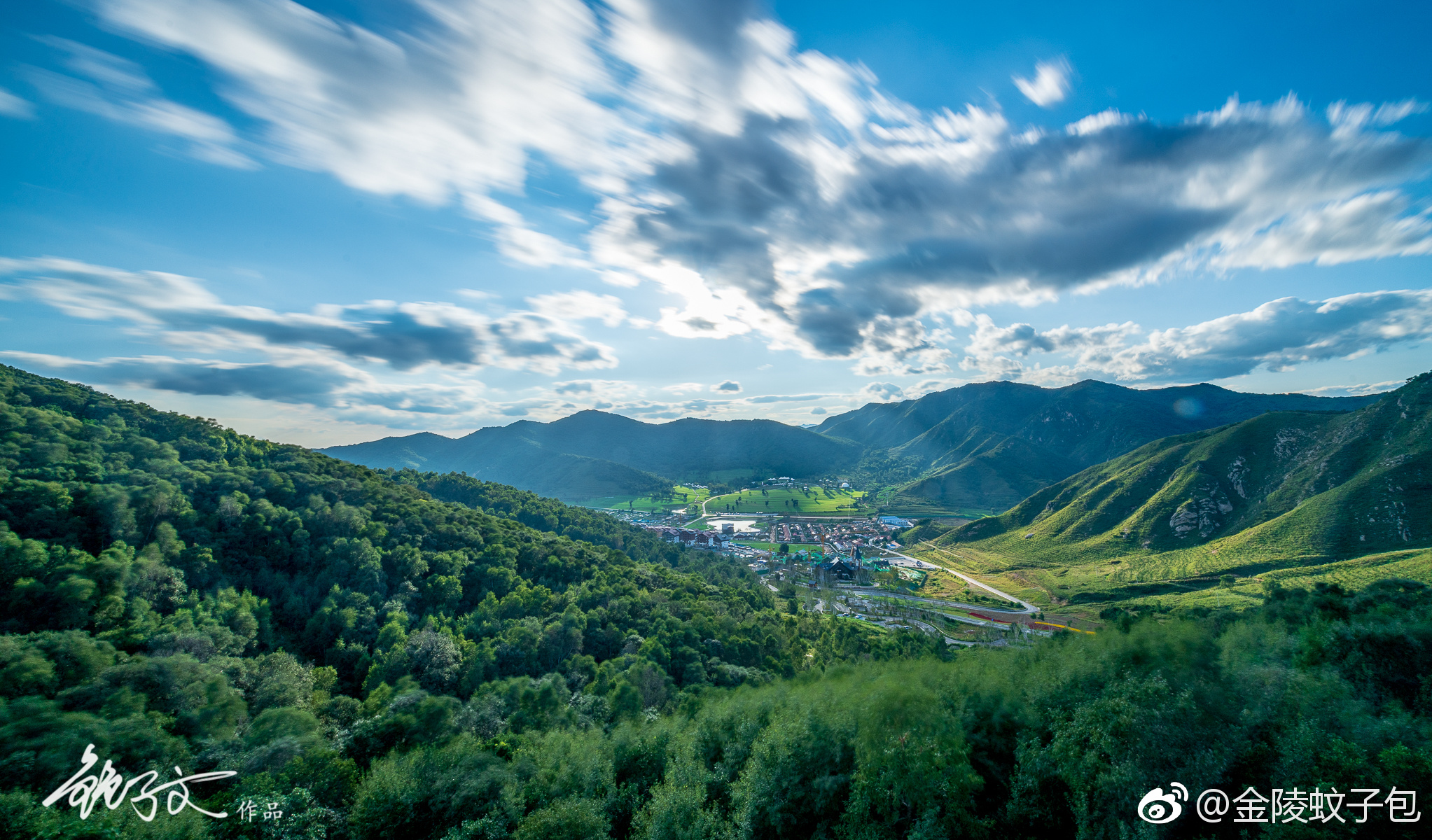 海坨山谷四面环山,密林从生,属北京大生态涵养区的一部分,终年pm2.
