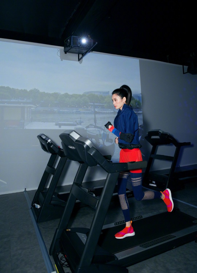 奚梦瑶一身运动装现身某活动 高扎马尾辫尽显少女的青春活力