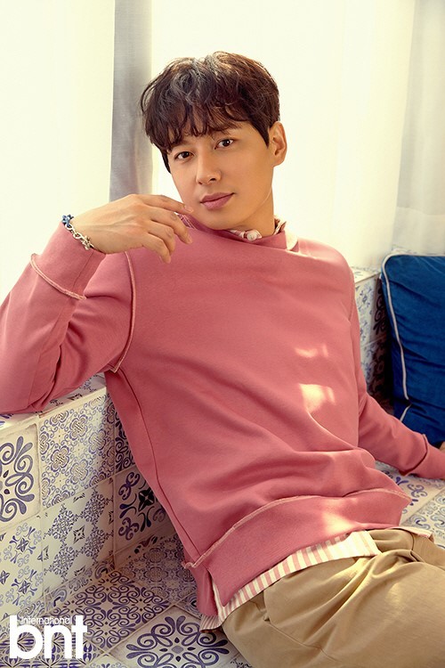 韩国艺人李志勋最新杂志写真曝光