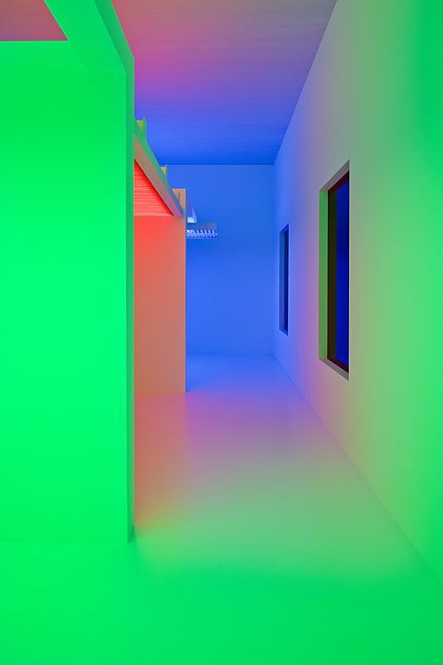 用灯光效果营造空间的神秘基调荧光色系