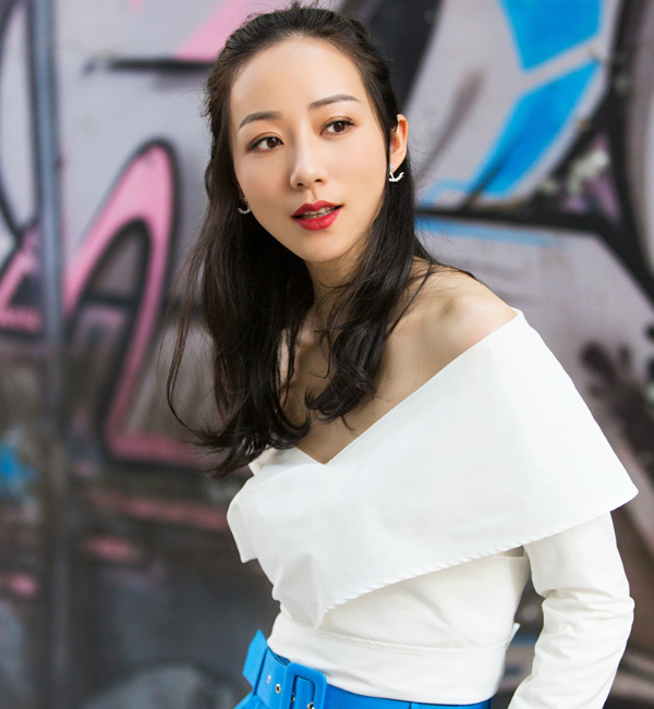 韩雪身姿曼妙身材苗条不经意间展现特别性感