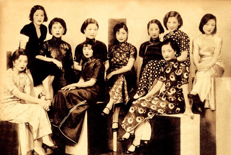 发型也是当时的潮流"烫发"40年代的女性,北京天坛民国老照片:看看第