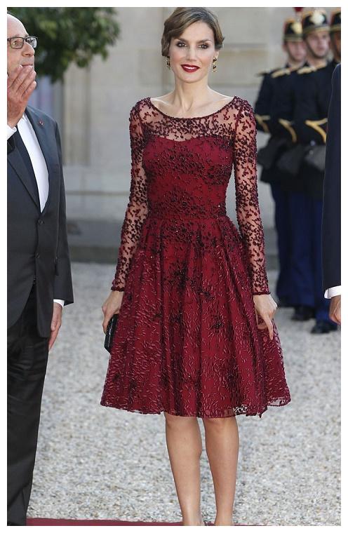 当凯特王妃遇见西班牙王后,同穿酒红色连衣裙,网友:谁丑谁尴尬