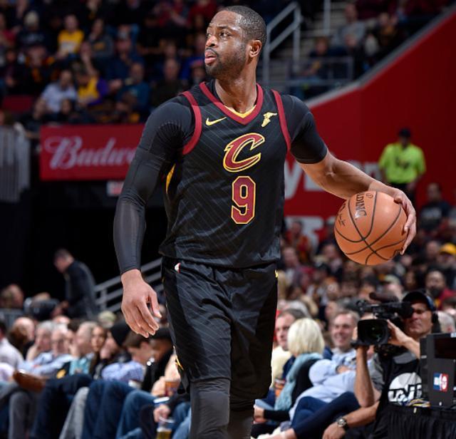 詹韦连线再现江湖?湖人报价韦德,网友:合同有点侮辱人