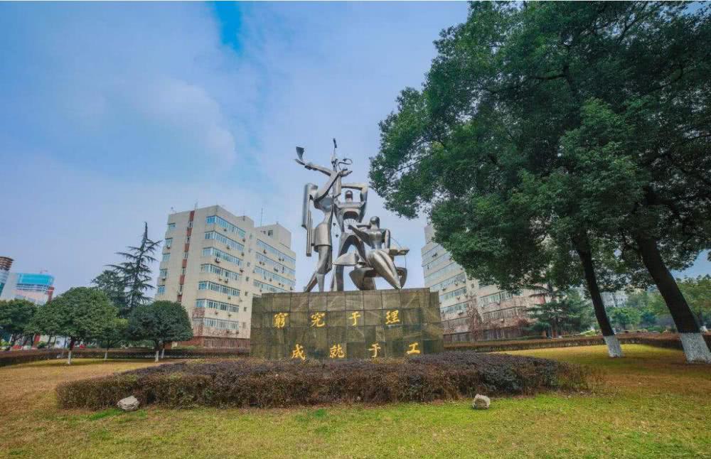我国最有特色的大学,不但和很多名校都是亲戚,还拥有恐龙博物馆