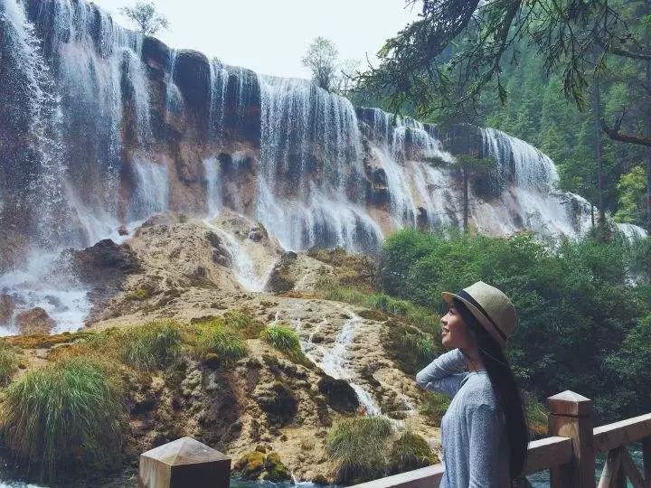 你旅游的时候在朋友圈发的照片没人点赞,自己