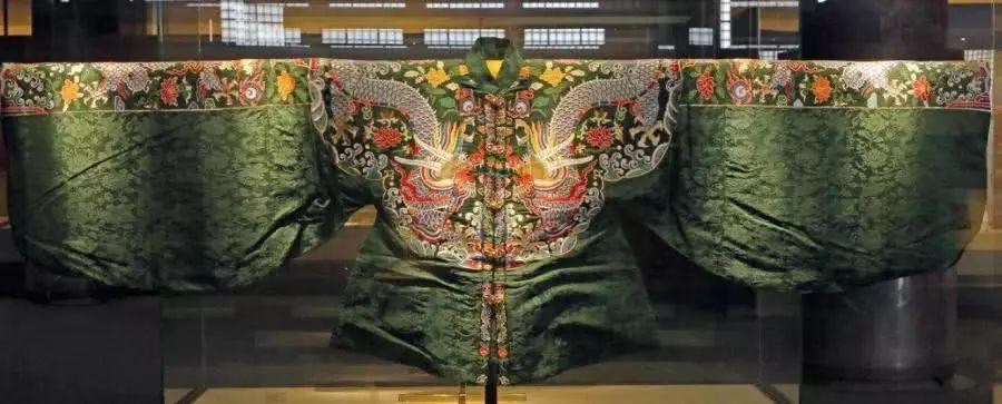 皇帝穿的龙袍到底需不需要清洗?