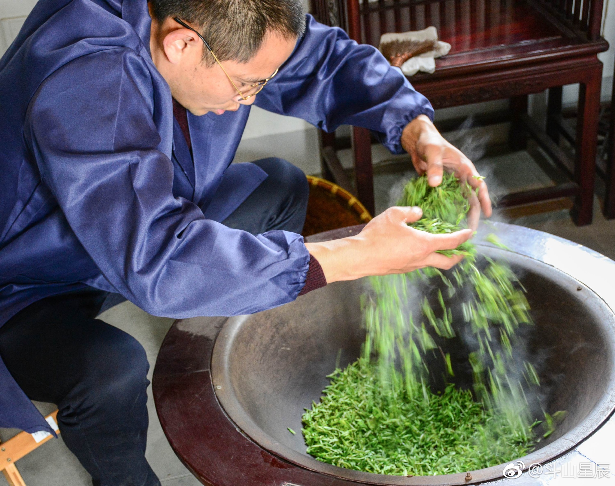 斗山茶叶全面开采|斗山|炒茶|陆伟_新浪新闻