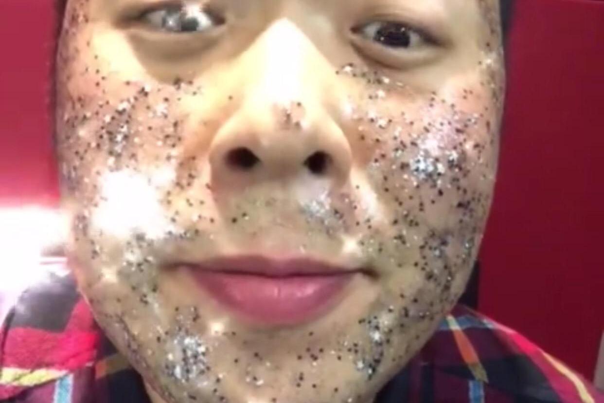 脸上,赶紧点开评论发现,还是又很多网友对此并不买账,有密集恐惧症的