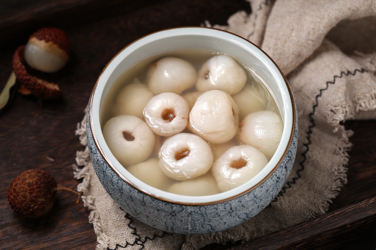 做成糖水罐头鲜嫩多汁又爽口,好吃不上火|荔枝|糖水|鲜嫩_新浪新闻