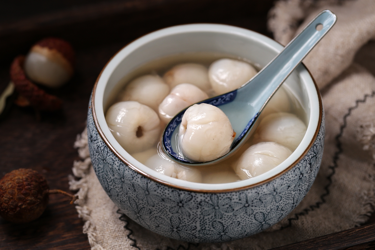 做成糖水罐头鲜嫩多汁又爽口,好吃不上火|荔枝|糖水|鲜嫩_新浪新闻