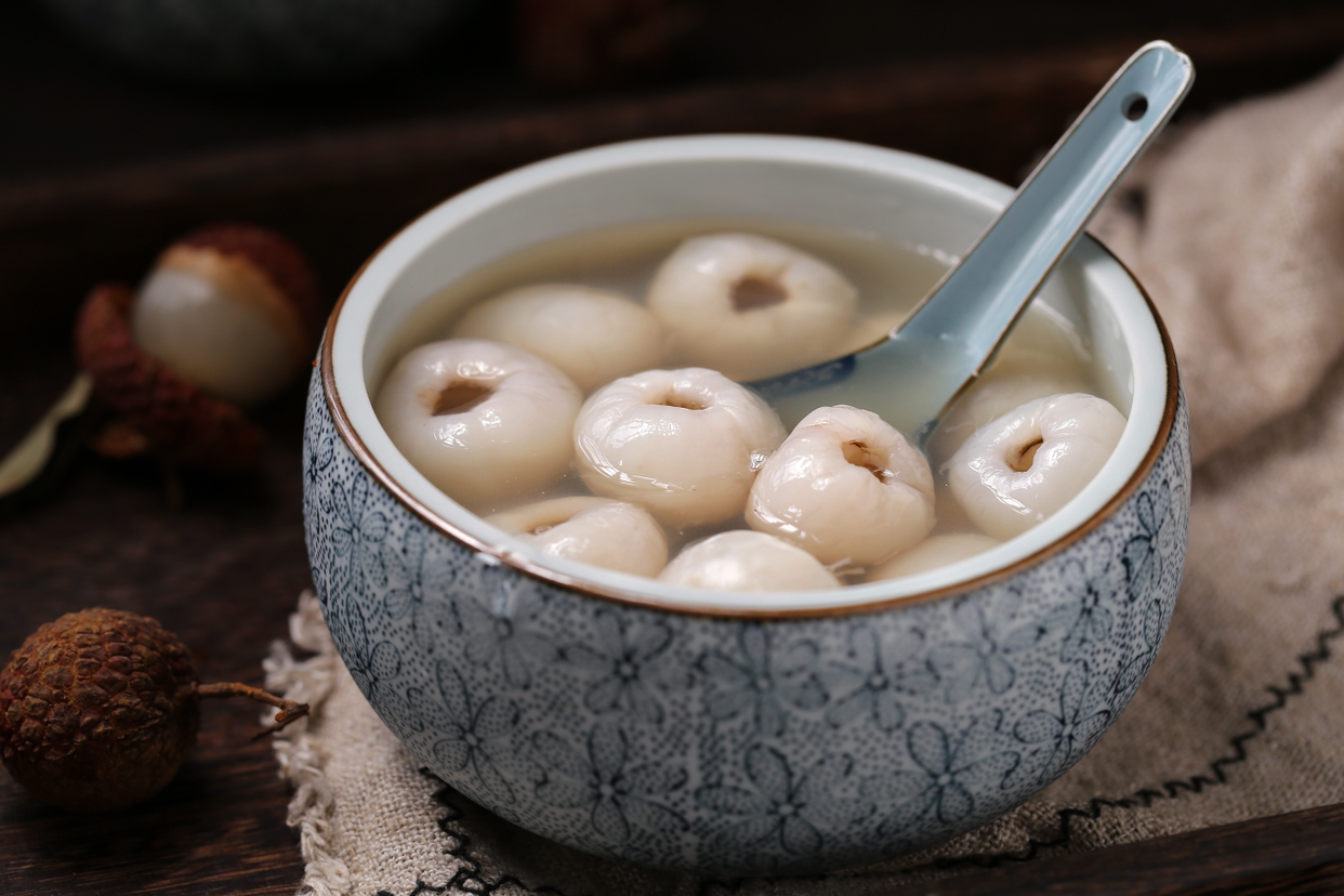 做成糖水罐头鲜嫩多汁又爽口,好吃不上火|荔枝|糖水|鲜嫩_新浪新闻