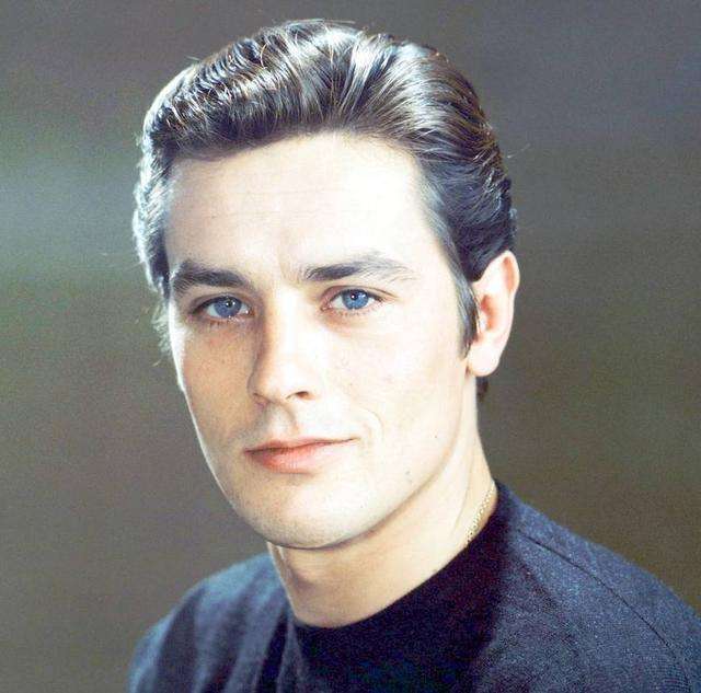 1,法国影星阿兰·德龙,佐罗的扮演者,年轻时候的阿兰·德龙帅到惊为