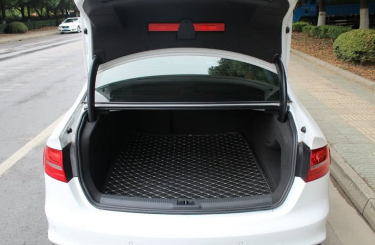 男子37万买辆奥迪a4l,当打开后备箱时,不敢相信自己的眼睛-新浪汽车