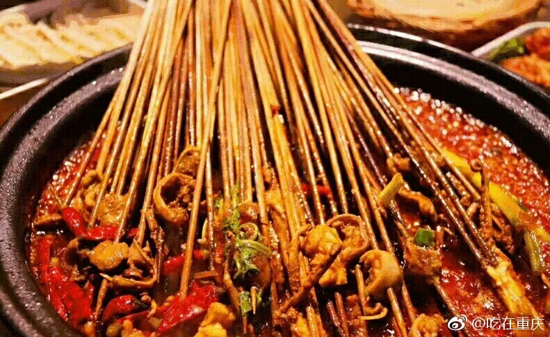 这么热的天边吹空调边吃串串儿好安逸串串涮起来要不要来点儿