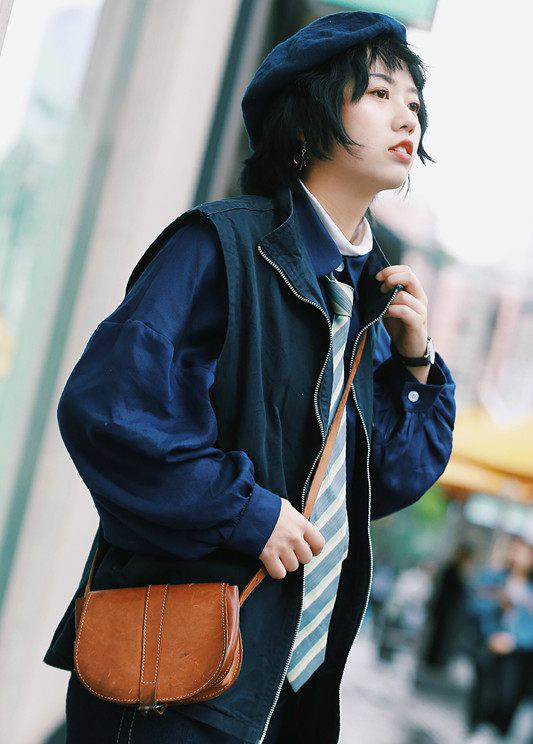 街拍,图六少妇一身透明紧身衣,妩媚性感,看绝不