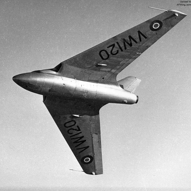 超越时代的双三角翼瑞典萨博35龙式战斗机