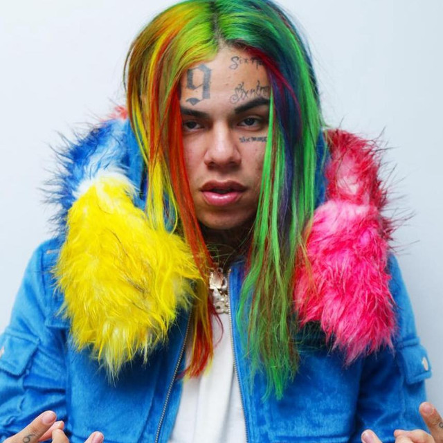 1996年出生的6ix9ine,依靠网络聚集了大量的粉丝,但