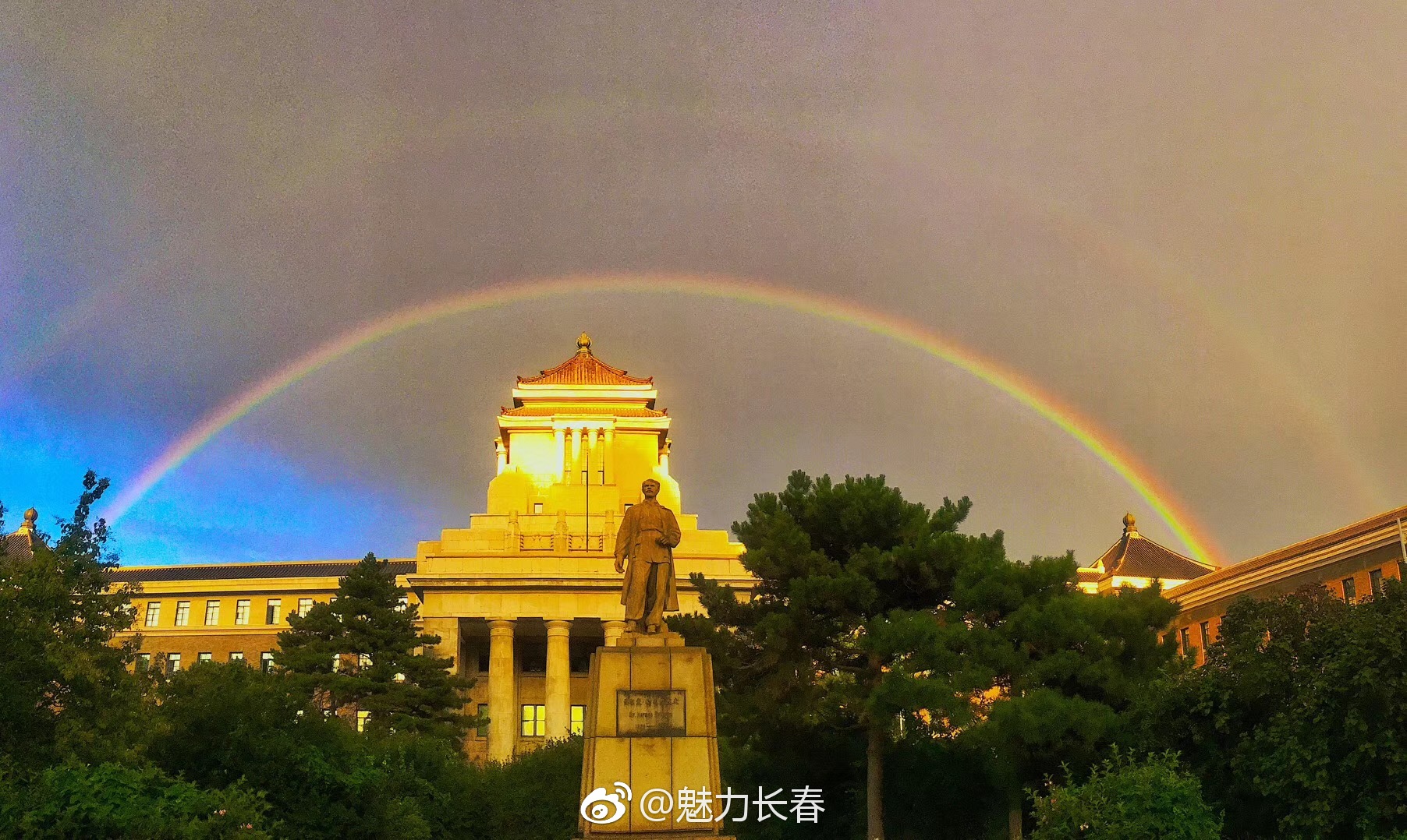 今天下午,长春人的朋友圈被雨后双彩虹刷爆了.各位小伙伴大显身手