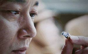 附上两张上海滩霸道大佬张万霖抽烟动图,苏到了有没有!