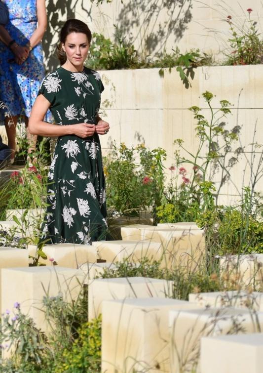 是为一年一度的「切尔西花展」(chelsea garden show)