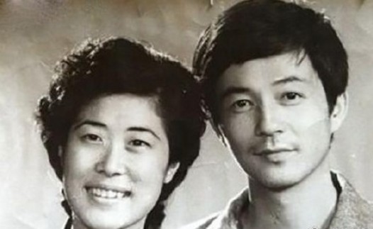 陈赫父亲年轻照曝光 网友: 看来陈赫不是亲身的