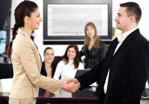 瓜田不纳履,李下不整冠,先从远离美女做起