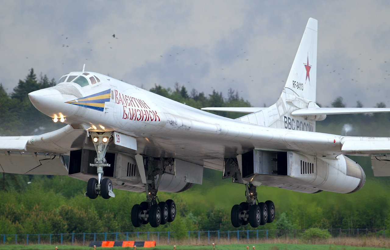 俄罗斯重型轰炸机图160图片