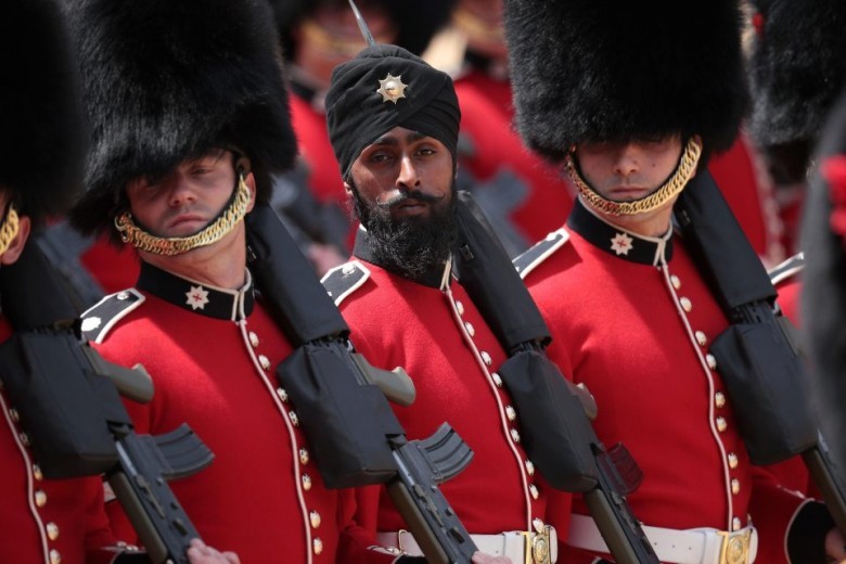 英国陆军第一位印裔锡克族卫兵因可卡因检测呈阳性正面临被开除