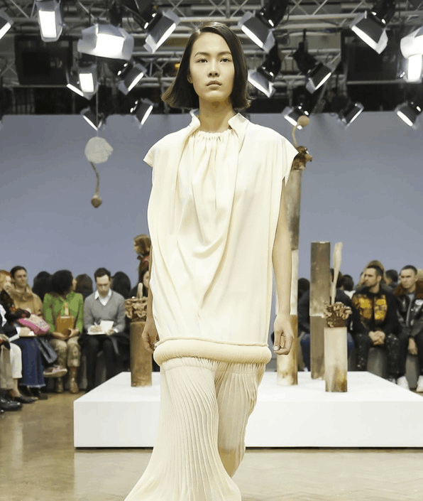 作为被季度黑马的00后超模赵丽佳,作为他的伯乐,那就是捧红了不少麻豆