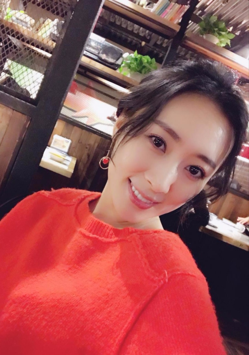 演员潘馨的生活照甜笑迷人吸引到你了吗