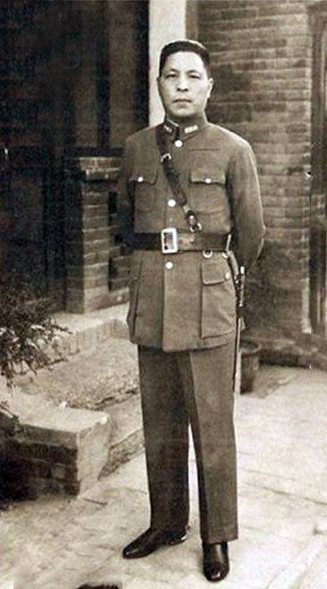 这个蒋鼎文虽然战败,倒还算是一个汉子,不像汤恩伯等人那样拼命为自己