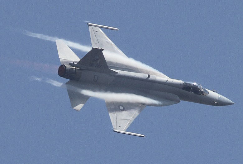 中巴合研枭龙战机交付缅甸使用中国再一次证明自己