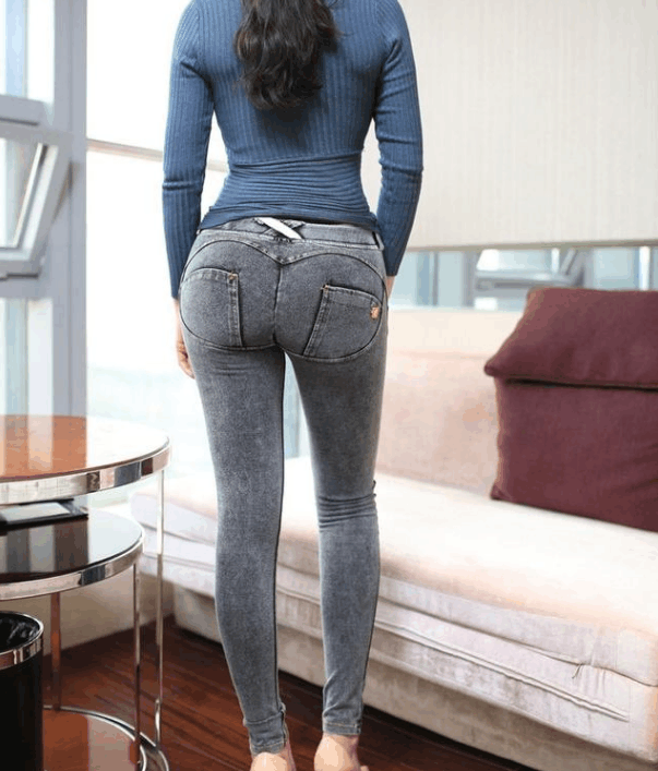 一优雅十足的牛仔裤, 重点是很显腿细!