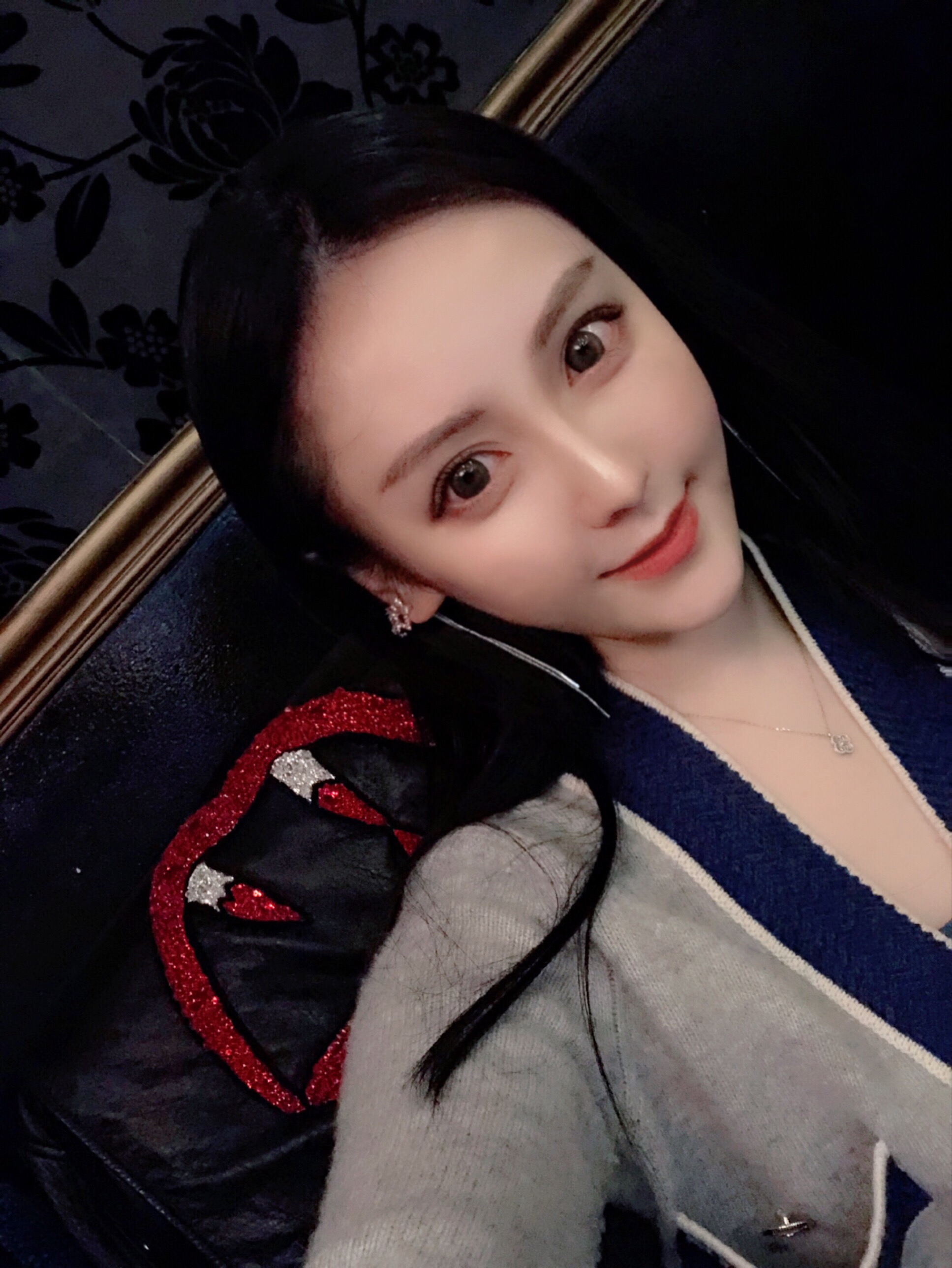 刘安琪,英国伦敦商科在读,95年的天秤座,好奇宝宝 不笑也可爱