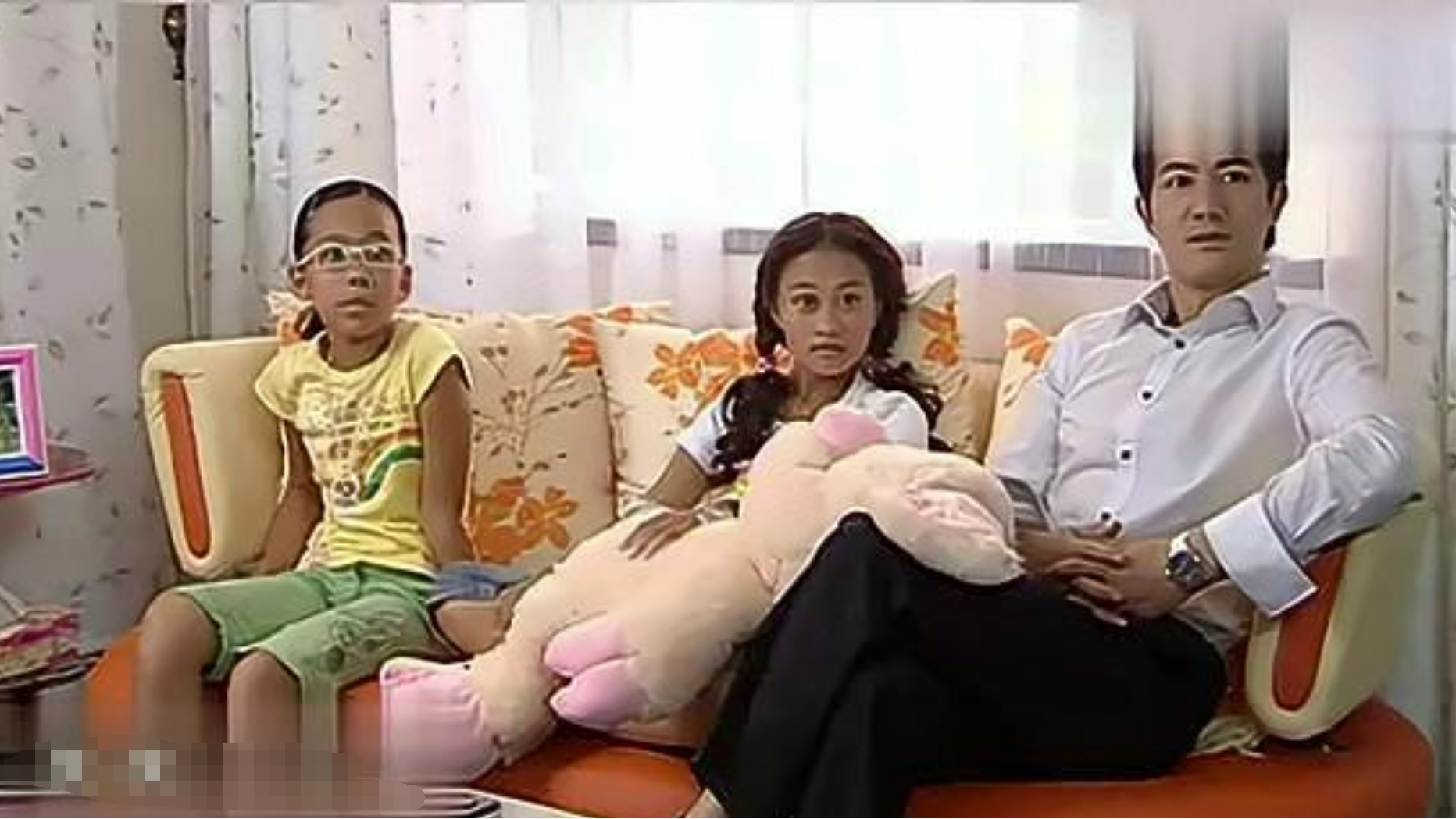 美琪妈妈一条裙子六千多,真是太漂亮了,爸爸听完脸顿时拉下来