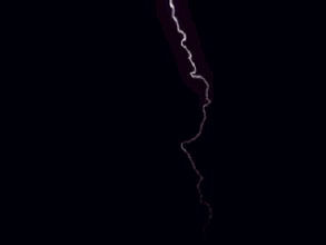 黑云压城城欲摧,刹那间乌云密布,电闪雷鸣交加.