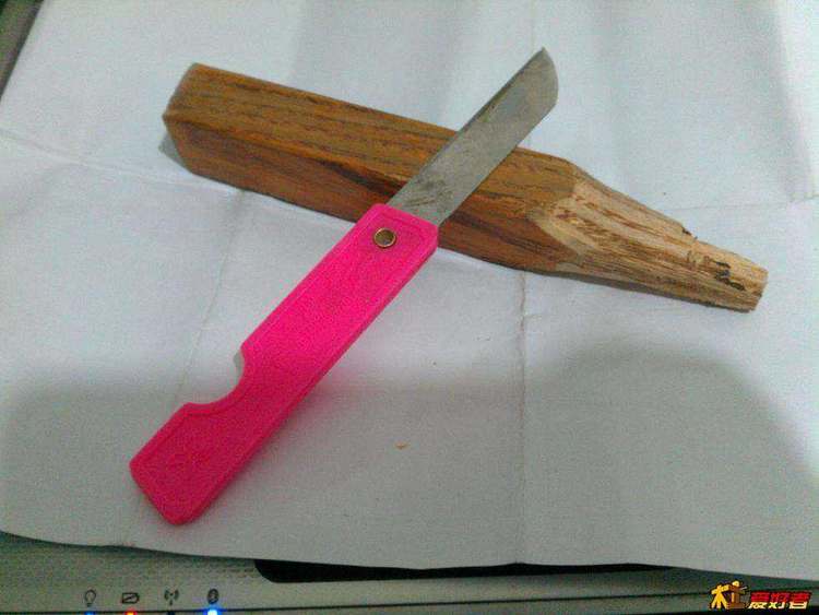 那时候文具盒盖子上都会有乘法口诀,每天早上都要背一遍. 铅笔刀