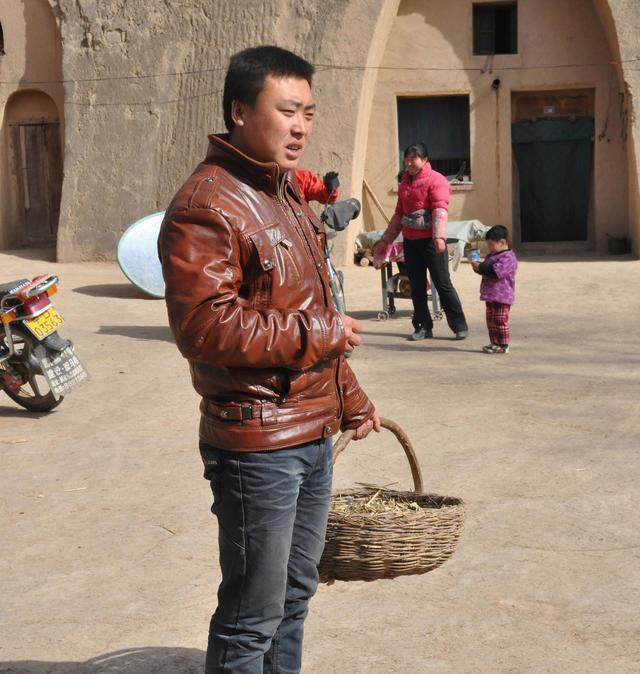 穷小子得罪千金, 和老板打赌输三十万, 因祸得福的他越过越好