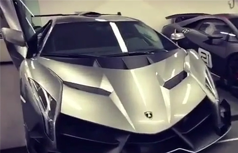 土豪炫富,晒9000万兰博基尼毒药,但网友只关注旁边那辆车!
