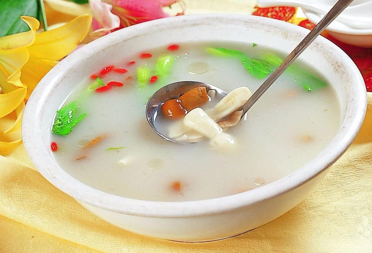 孕妇怀孕3个月食谱:鱼肉水饺,豆芽炒肉丝,海米拌芹菜,鱼香肝片,花生炖