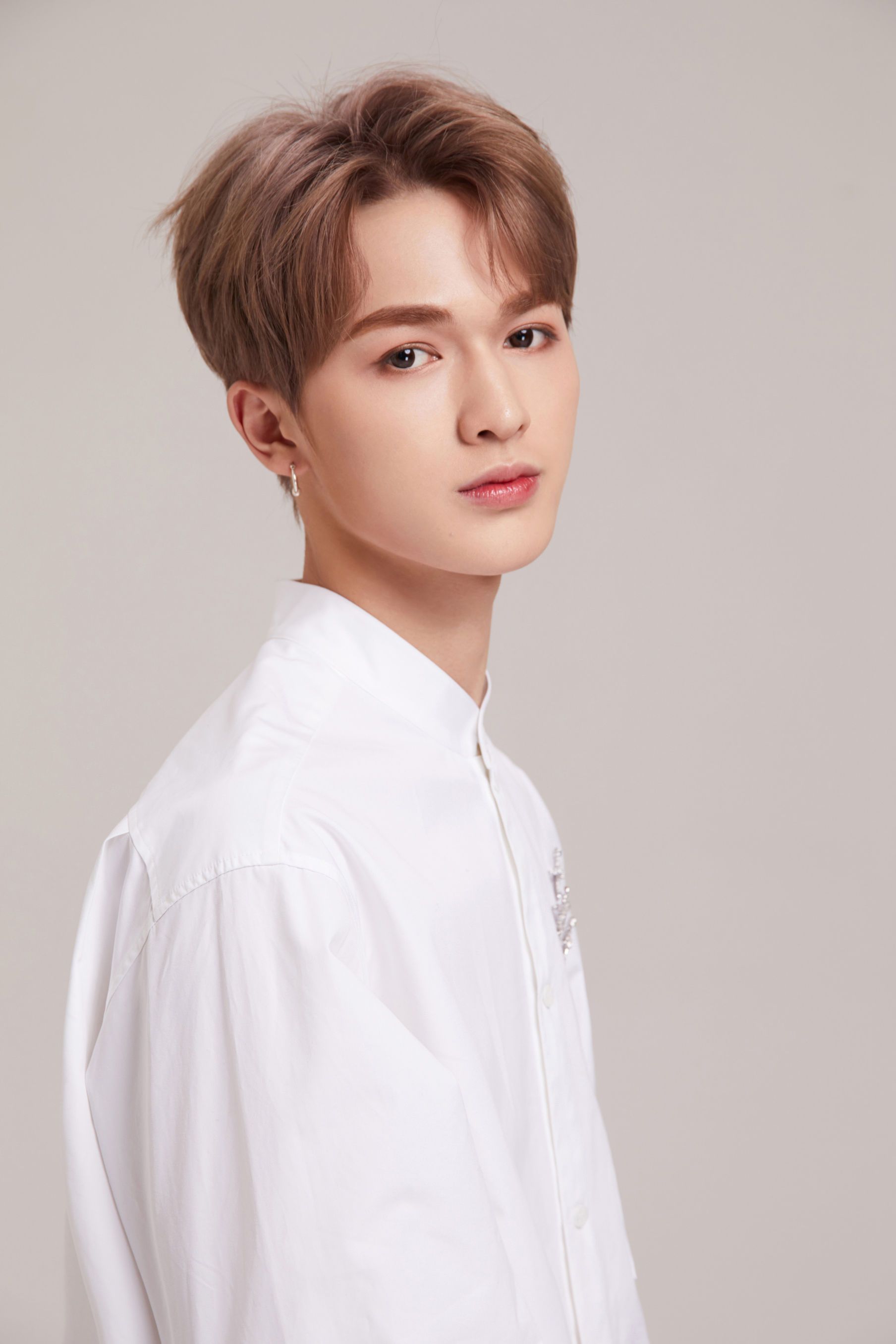 范丞丞刚出道就登《跑男》节目,获姐姐姐夫一路保驾护航!