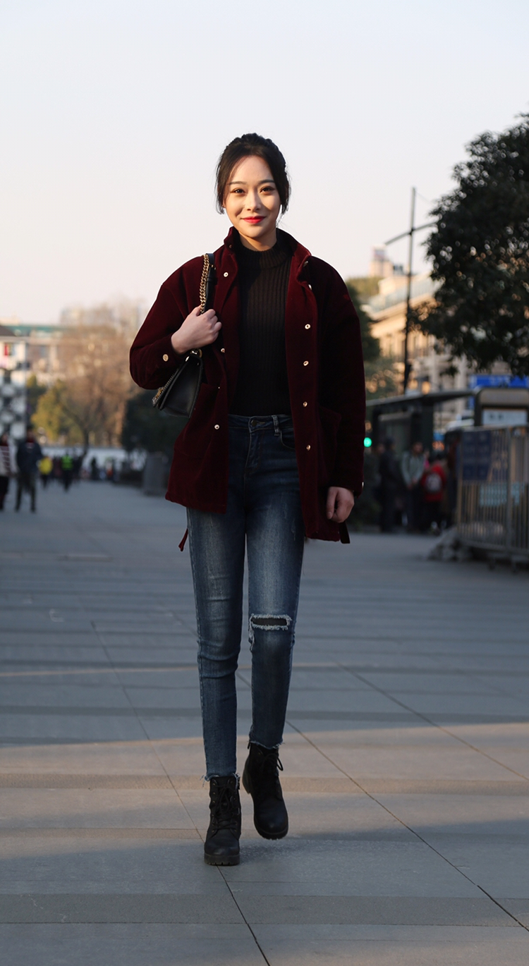 街拍:难怪这里美女多,原来空姐常出没